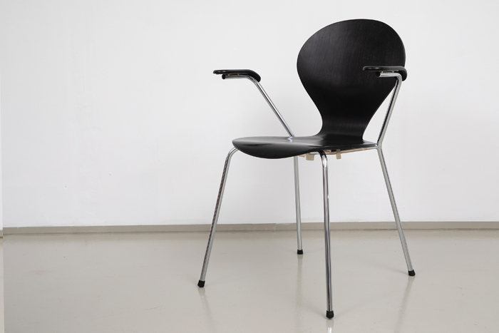 Stapelstühle reduzierte Gestaltung dänemark