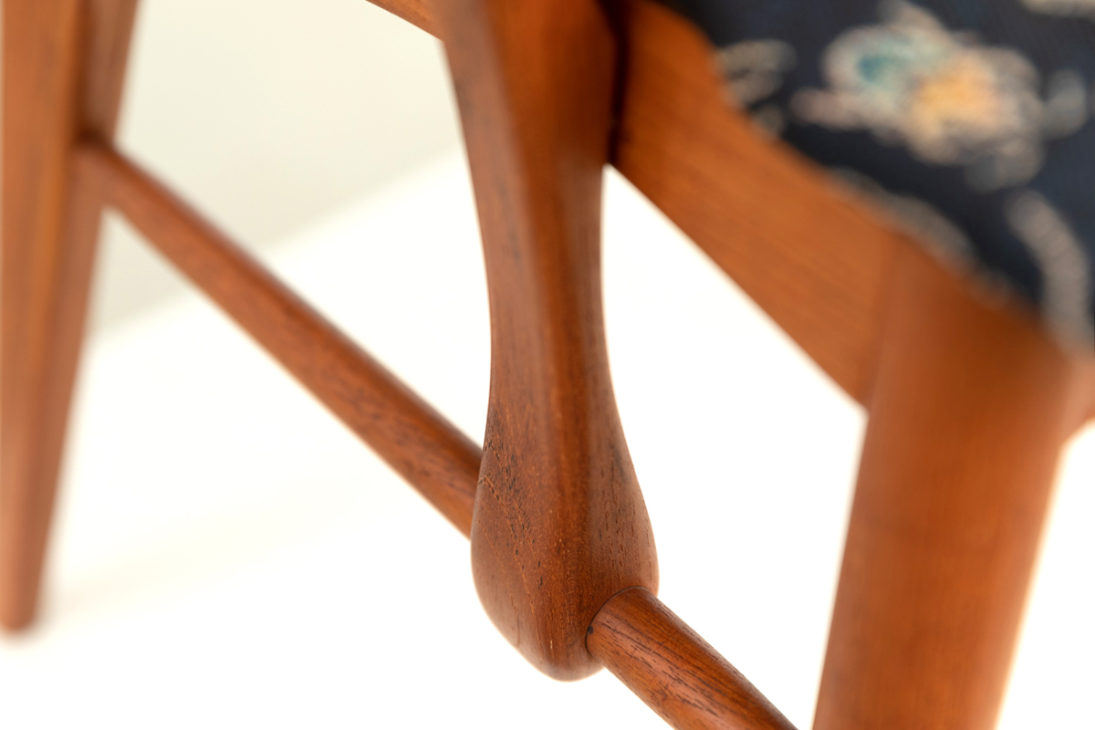 designer Gobelinstoff Teakstuhl