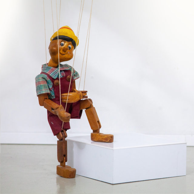 Alte handgeschnitzte Pinocchio Marionettenfigur