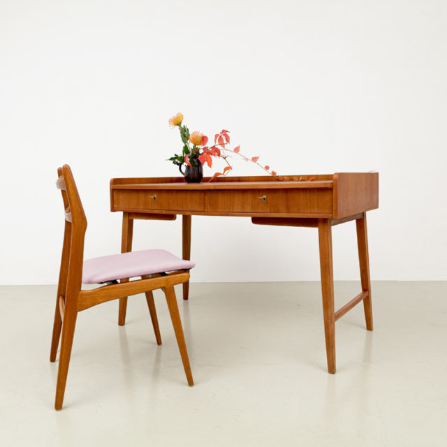 Kleiner 50er Jahre Schreibtisch Hellerau