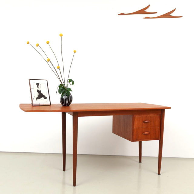 Teak Schreibtisch von Edward Valentines 60er Jahre