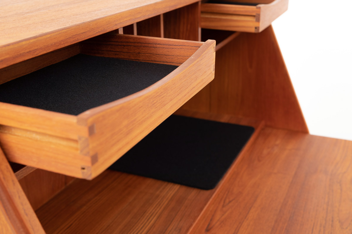 kleiner Sekretär Dyrlund Schübe