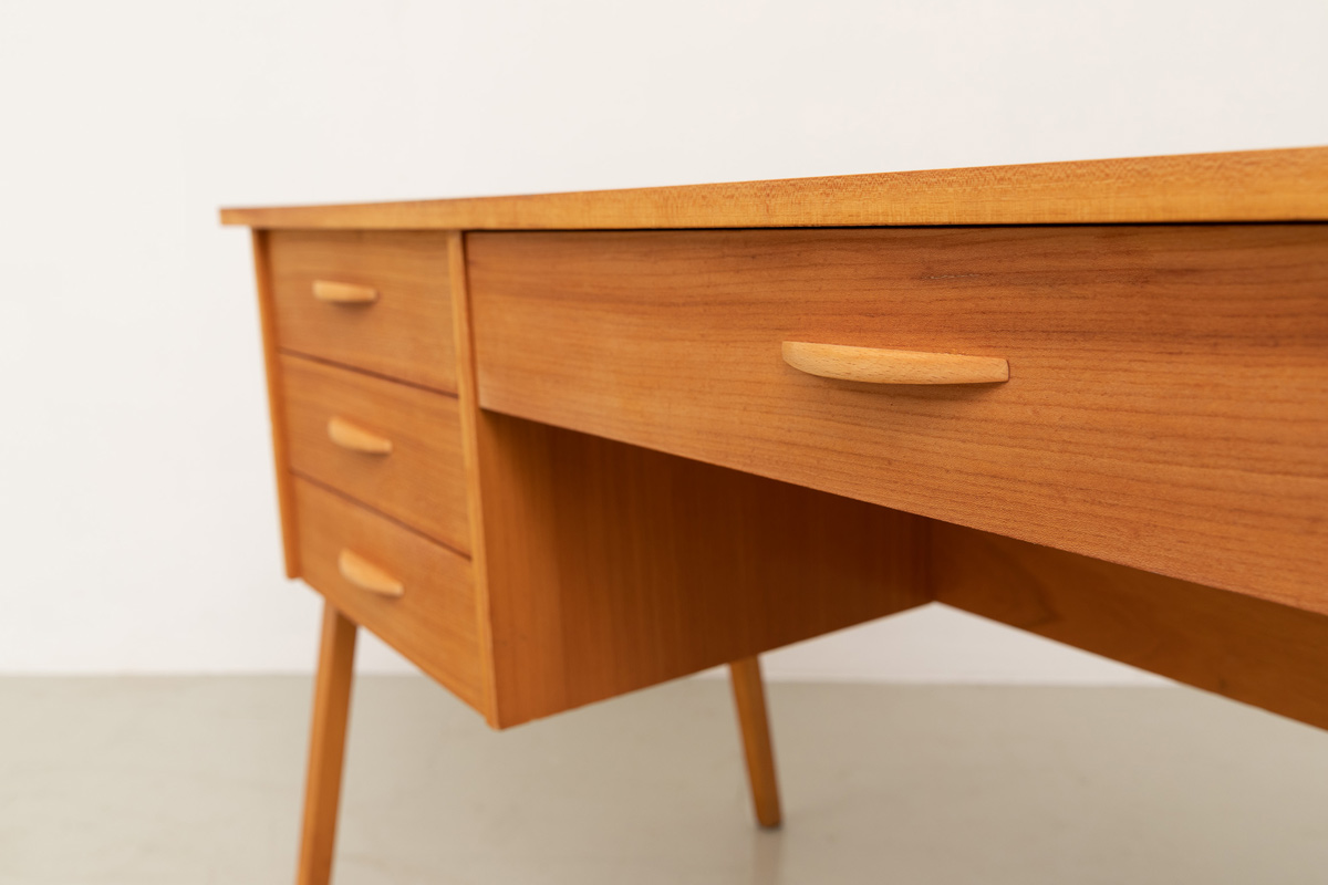 zierlicher Schreibtisch 60er Esche