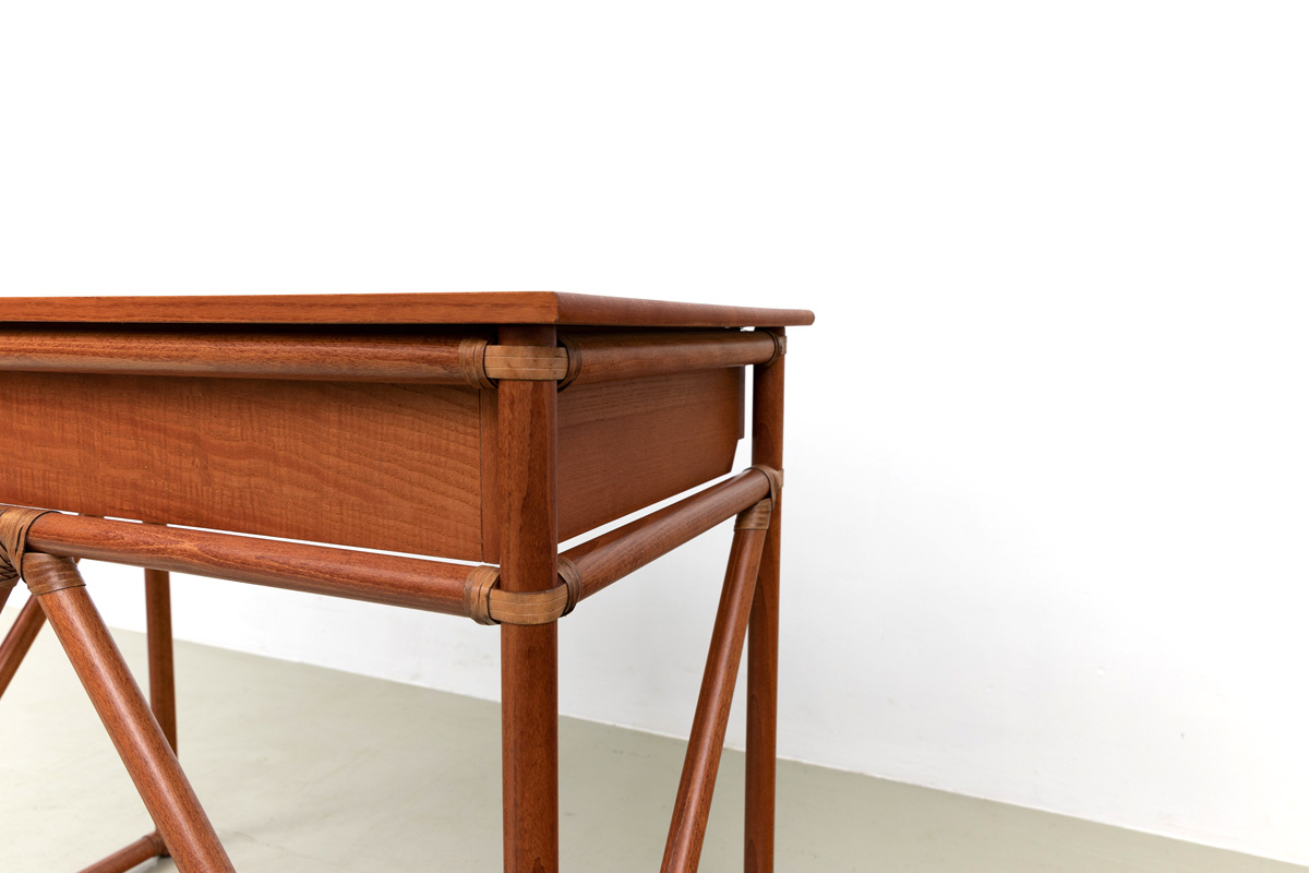 Bambus Tischbeine Lederbindung Schreibtisch