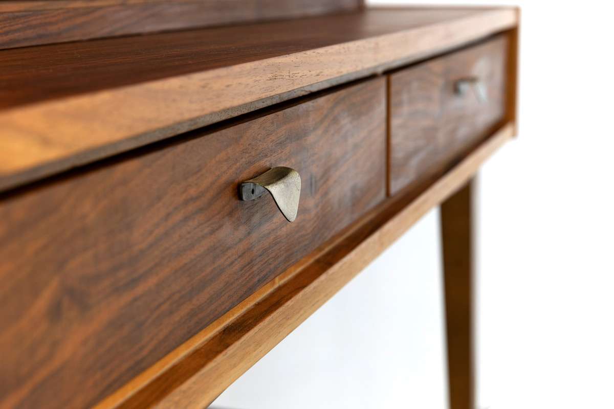 Messinggriff Sekretär 50er Nussbaum