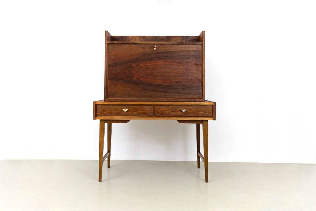 Tischchen Nussbaum furniert Schreibtisch