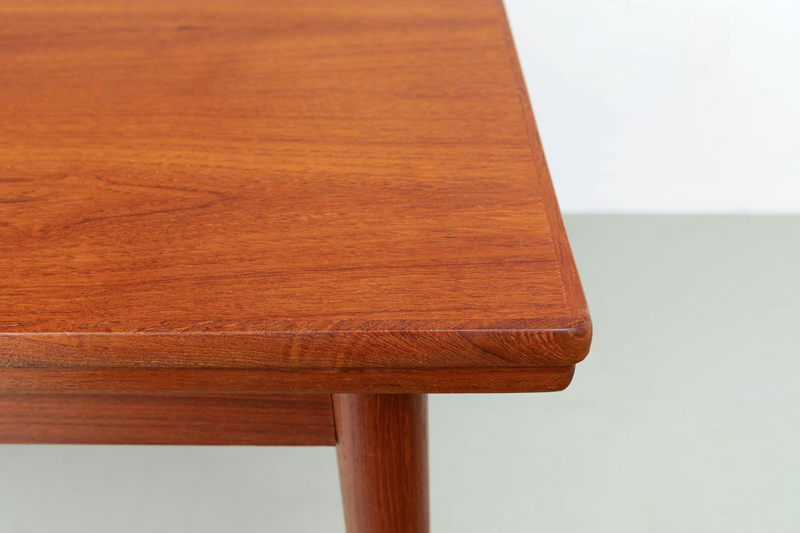 Teak Esstisch Holzmaserung Esszimmer